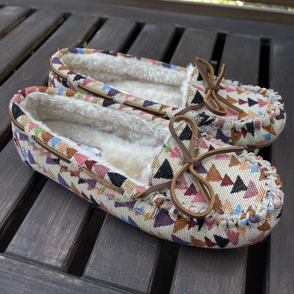 Minnetonka Size 8 Women’s Lined Slippers